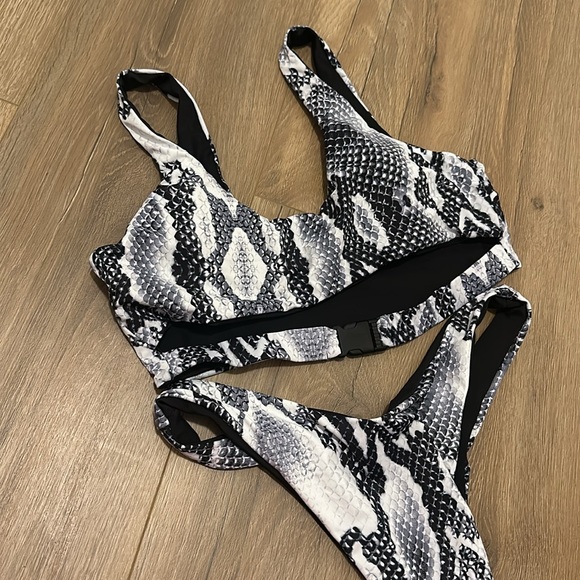 Matte Collection bathing suit - Picture 2 of 4